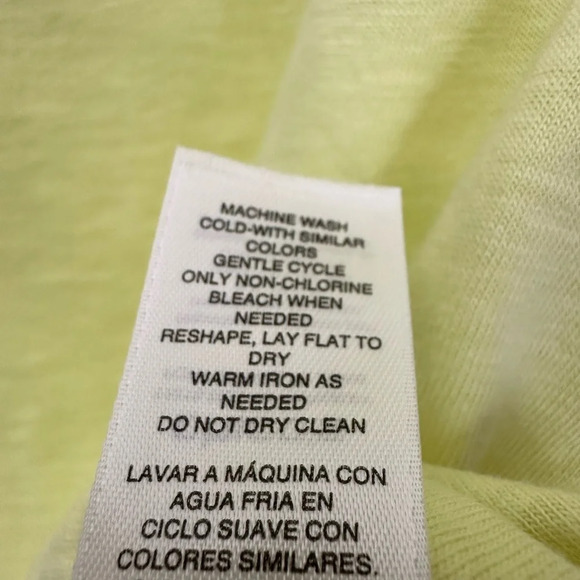 Chicos Emma Eyelet Inset Top Short Sleeve Yellow Scoop Neck Size 1 / Medium NWT - Picture 4 of 5